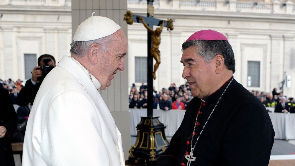 El Papa y Azurmendi