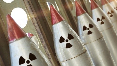 D: Bischöfe rufen zum Verzicht auf Atomwaffen 