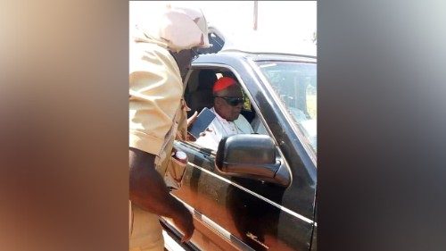 Kamerun. Kidnappade kardinal Tumi frisläppt