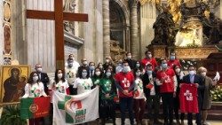 La croix des JMJ et l'icône de la la Vierge Marie sont remises aux jeunes Portugais - Novembre 2020