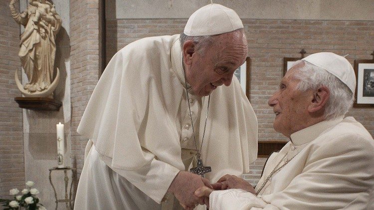 François rend visite à Benoît XVI au monastère Mater Ecclesiae 