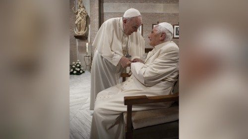 Susret pape Franje i pape emeritusa Benedikta XVI.