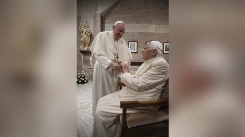 Srečanje med papežem Frančišškom in zaslužnim papežem