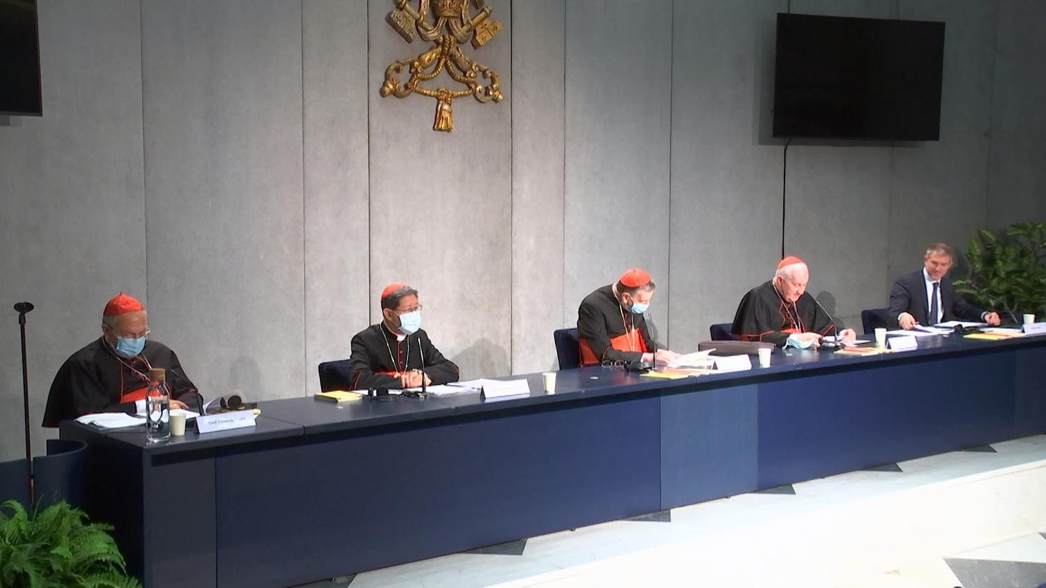 Los cuatro cardenales durante la retransmisión