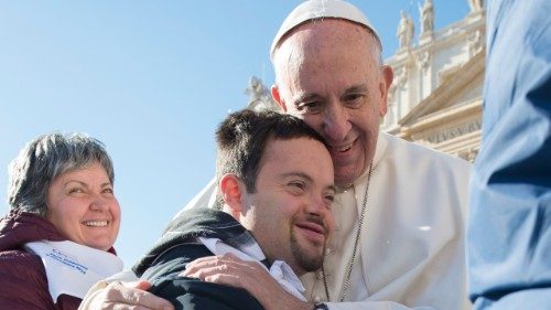 El Papa: la paz se construye cuidando de los más frágiles