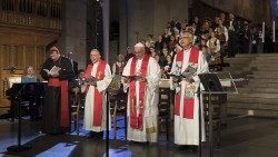 El Papa Francisco durante la oración ecuménica en la catedral de Lund, Suecia