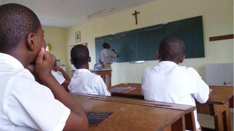 2021.01.21: Shuke Katoliki nchini Gabon