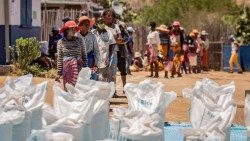 Distribution d'aide du PAM, dans le sud de Madagascar. Photo du PAM.