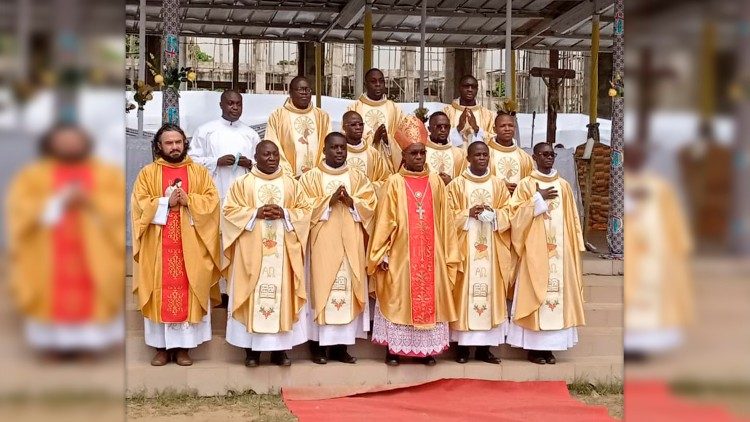  Ordinations diaconales et presbytérales dans le diocèse de Yopougon / Côte d’Ivoire 