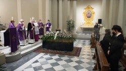 Papież wziął udział w pogrzebie swojego osobistego lekarza