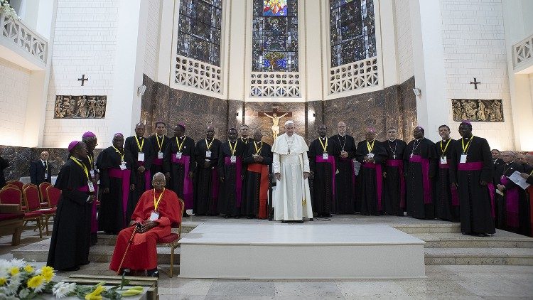 Bispos da Conferência Episcopal de Moçambique  no encontro com o Papa em 2019