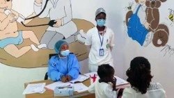 Ärztinnen in Angola -  mehr als 100.000 Kinder unter fünf Jahren im Land gelten als unterernährt