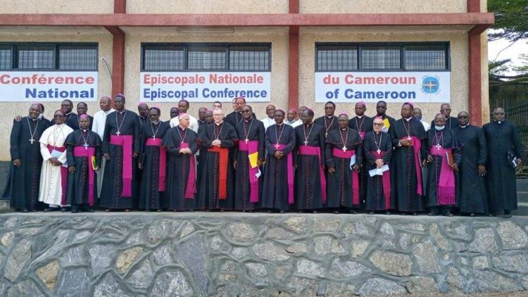Kardinal Parolin s člani Kamerunske škofovske konference