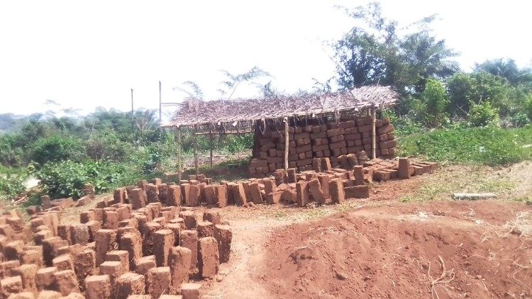 Gradilište u Liberiji o kojemu se brine Društvo Afričkih misija. Petrov novčić podupire također djelovanje redovnika