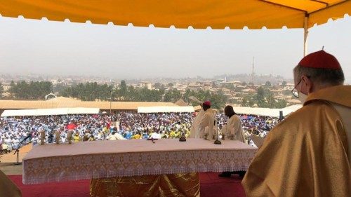 Le cardinal Parolin au Cameroun: «La foi est plus grande que les intimidations»