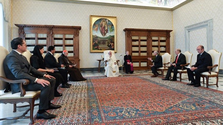 Papa Francisco com representantes do Instituto Europeu de Estudos Internacionais