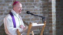 Mgr Erik Varden, évêque de Trondheim, durant son homélie de la messe du Mercredi des Cendres,