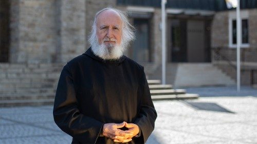 Benediktiner Grün: Hoffnung heißt, Augen für die Realität öffnen