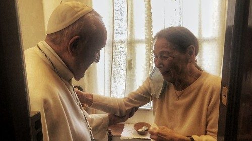 Le Pape rend visite à Edith Bruck, survivante d'Auschwitz