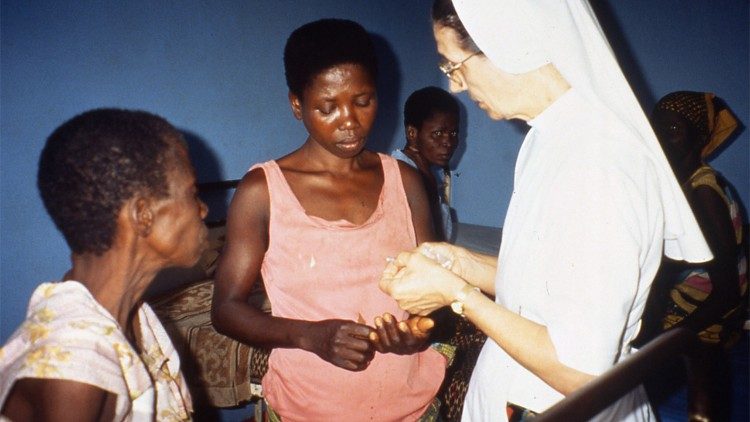 Heroiczność kolejnych misjonarek, które zmarły, służąc ofiarom Eboli 