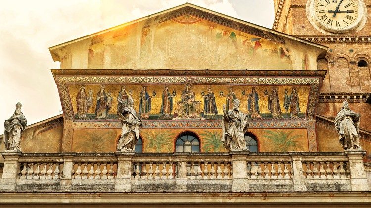Mosaico na fachada da Basílica Santa Maria in Trastevere
