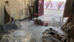 Останки от църква, разрушена от Ислямска държава в Ирак