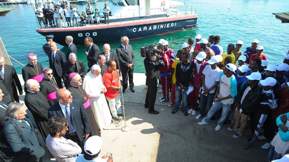 Prvá cesta pápeža Františka po jeho zvolení, taliansky ostrov Lampedúza, 8. júla 2013 