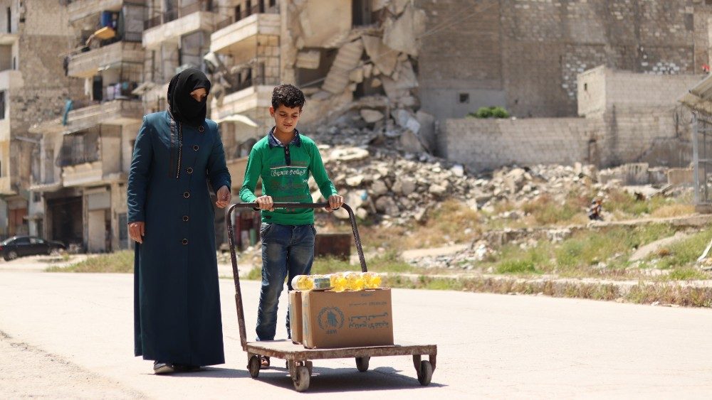 Distribuzione di viveri nella città di Aleppo