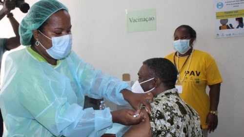 2021.03.16 Campanha de vacinação em São Tomé e Príncipe  **  Campagna di vaccinazione in São Tomé e Príncipe     Programma Portoghese