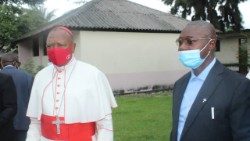 Archivbild: Kardinal Ambongo (links) in Kinwenza