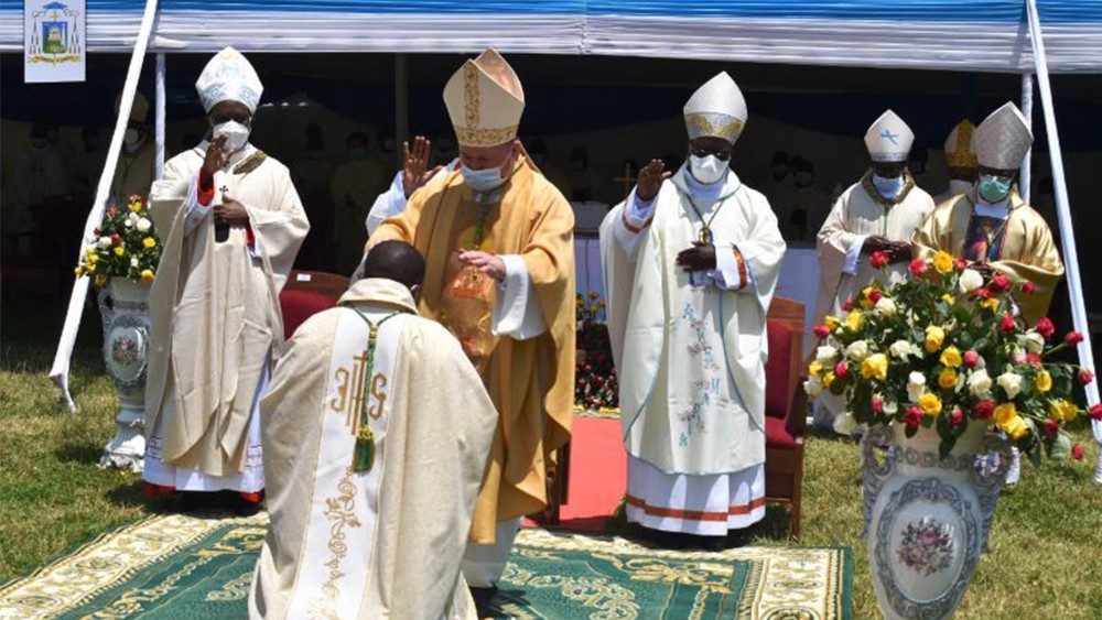Ordination de Mgr Edouard Sinayobye, évêque de Cyangugu/Rwanda