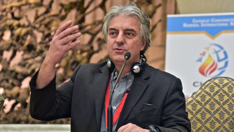Pino Scafuro, nowy moderator Charis