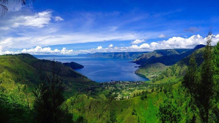 Jezero Toba v Indoneziji.