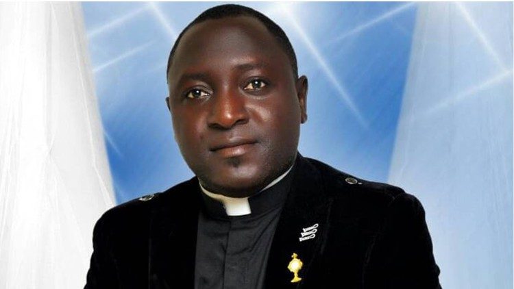 Don Alphonsus Bello, prêtre tué dans l'assaut de sa paroisse, au nord-ouest du Nigeria.