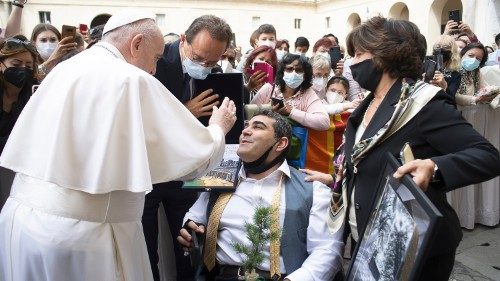 Pápež požehnal hendikepovaného ekologického aktivistu z Libanonu