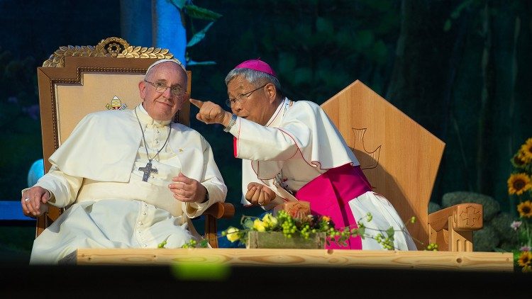 Ferenc pápa 2014-ben Dél-Koreában Lazarus You Heung-sik püspökkel