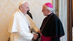 El Papa Francisco y Monseñor Aldo Giordano, en una foto de archivo