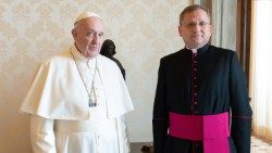Le Pape a reçu Mgr Janusz Urbańczyk en audience au Palais apostolique, le 21 juin 2021. 