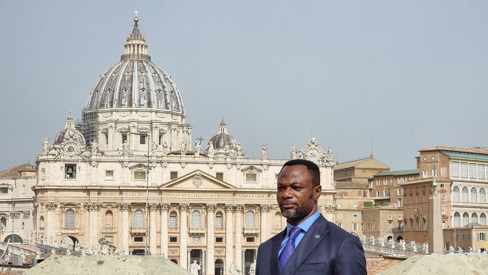 M. Tony Mwaba Kazadi, ministre de l’enseignement primaire, secondaire et technique (EPST) de la Rd Congo. (Ph. : JP Bodjoko, SJ/Vaticannews)