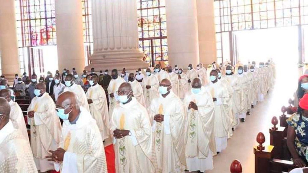  Messe de clôture  du premier  congrès extraordinaire du clergé ivoirien à la basilique Notre Dame de la Paix de Yamoussoukro