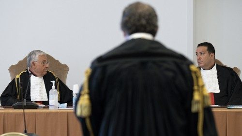 Prozess im Vatikan vertagt: Verteidigung plädiert auf Freispruch