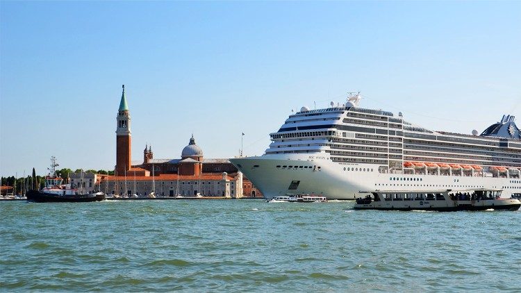 2021.07.30 Venezia grandi navi crociera canale Piazza San Marco