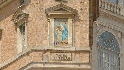 Il mosaico che riproduce la "Mater Ecclesiae" originale, in un altare in San Pietro, fatto realizzare da san Giovanni Paolo II nel dicembre 1981
