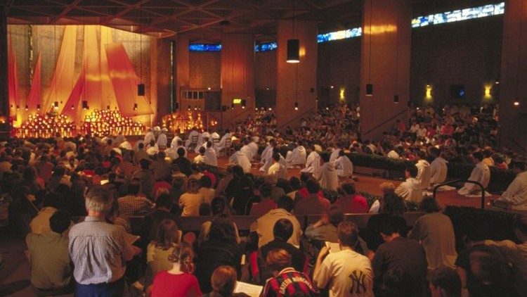 O întâlnire a comunității ecumenice din Taizé - fotografie din arhivă