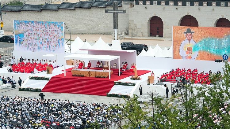 Thánh lễ Đức Thánh Cha chủ tế trong chuyến viếng thăm Hàn Quốc
