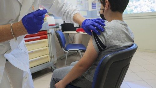 En curso la campaña de vacunación de niños y adolescentes en varias partes del mundo