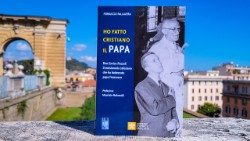 Capa do livro publicado pela LEV  "Ho fatto Cristiano il Papa"