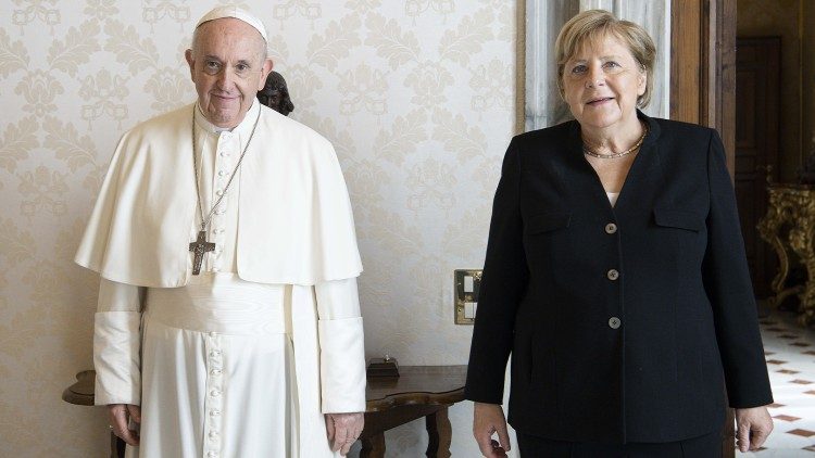 Bundeskanzlerin Angela Merkel und Papst Franziskus