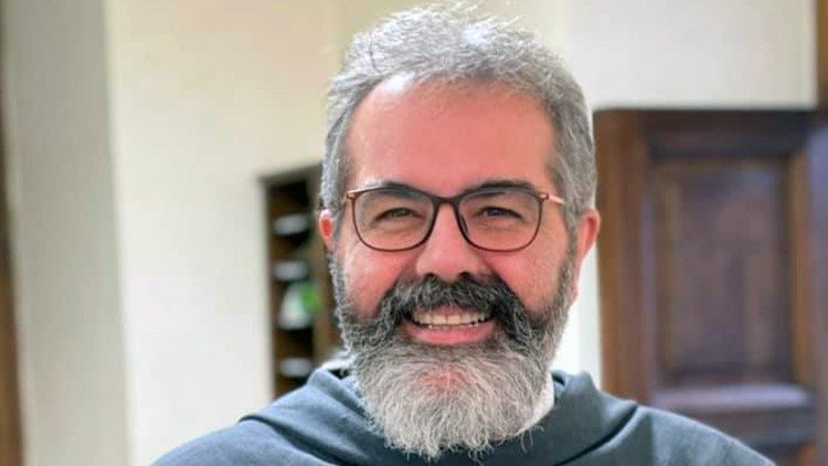 Fra Agnello Stoia, curé de la paroisse de Saint-Pierre, au Vatican