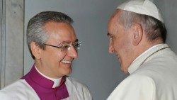 Monsenhor Diego Ravelli junto com o Papa Francisco